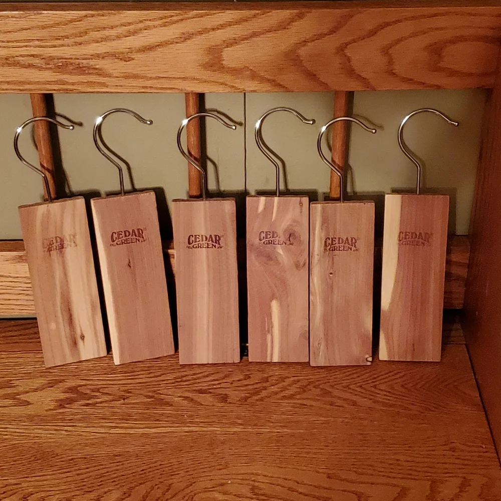 Cedar Green Cedar Hang Ups Quantity 10